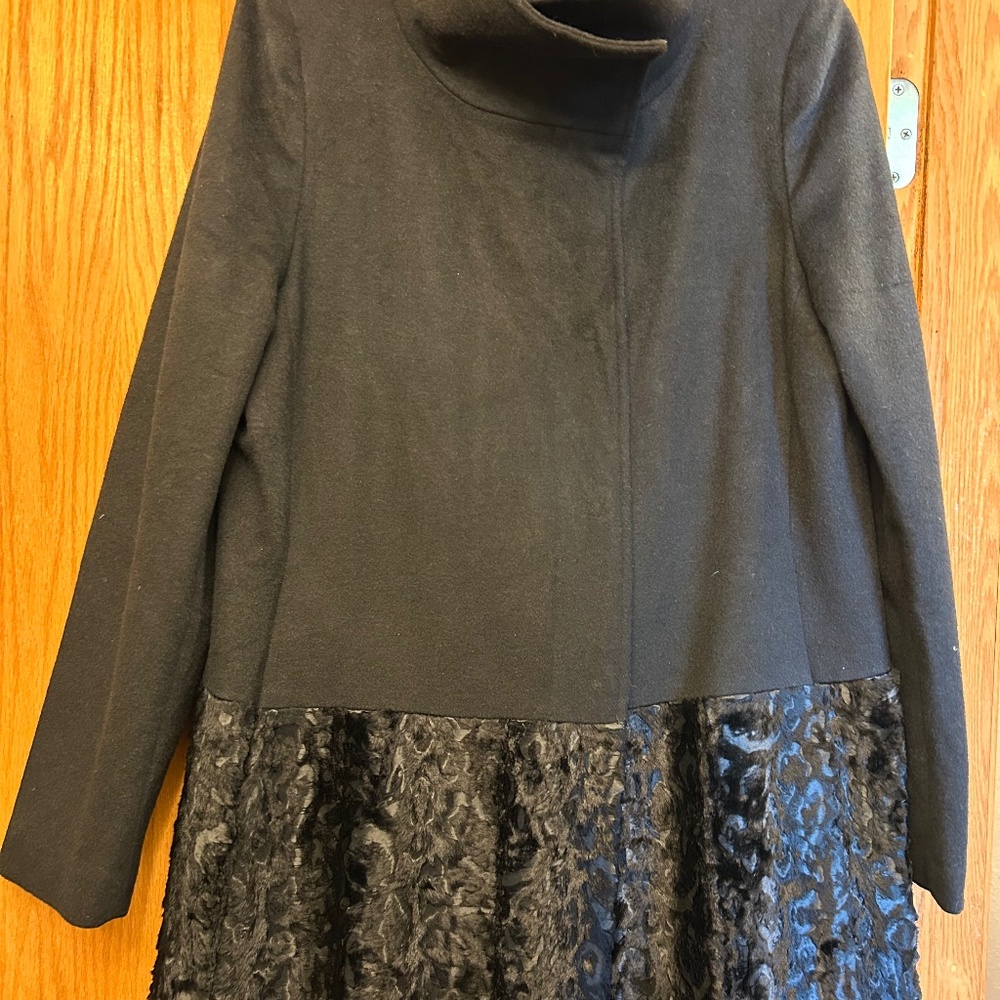 tahari coat size 12  wool and faux fur